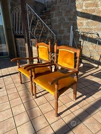 Coppia di sedie vintage in legno e stoffa