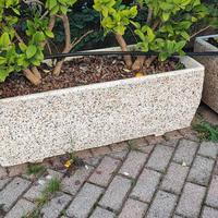 Fioriere in cemento e graniglia 