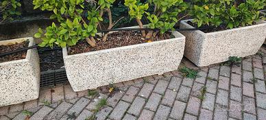 Fioriere in cemento e graniglia 