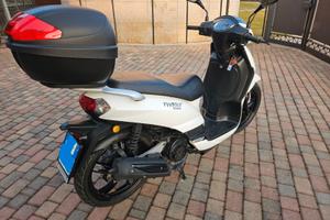 Scooter Peugeot Tweet 200
