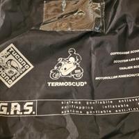 pantaloni e giacca anti pioggia copriscarpe guanti