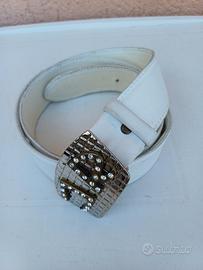 cintura bianca in pelle e fibbia con strass