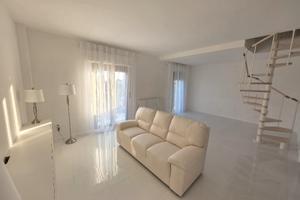 ZONA POSTE Ristrutturato con garage doppio