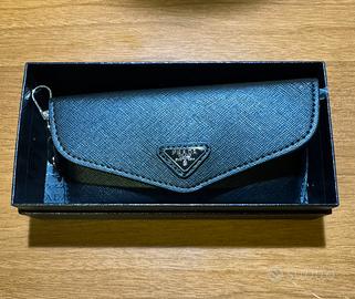 Occhiali da sole Prada neri modello Symbole