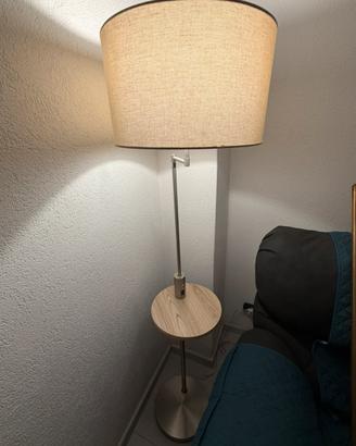 Lampada da terra moderna con USB e ripiano