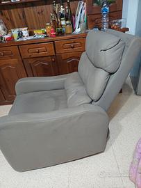 2 poltrone e un divsnetto