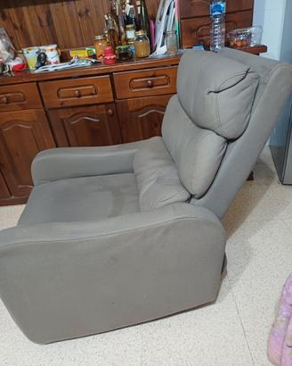 2 poltrone e un divsnetto