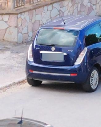 Lancia y