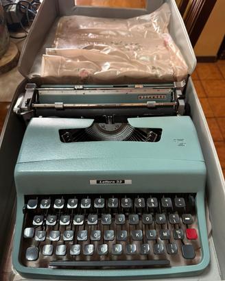 Macchina da scrivere Olivetti Lettera 32
