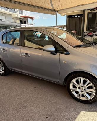 Opel Corsa 1.4 16V 5 porte Cosmo