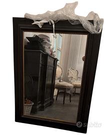 Specchio grande con cornice in legno