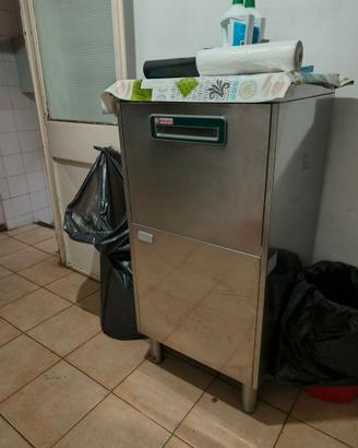 Lavapiatti professionale