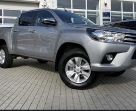 Toyota Hilux 2.4 D-4D A/T 4WD 4 porte Double Cab E