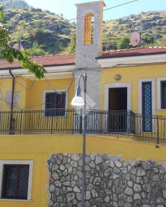 3 LOCALI A MORINO