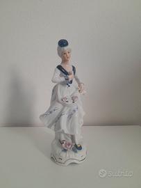 Statuina femminile in porcellana stile Capodimonte