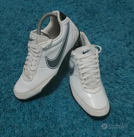 Scarpe nike nere con clearance baffo bianco