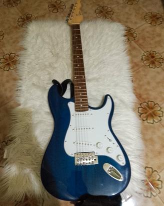 vendersi chitarra elettronica 