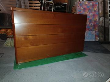 Comò impiallacciato in ciliegio