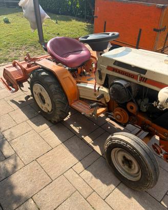 Trattore agricolo piaggio T111 con Accessori