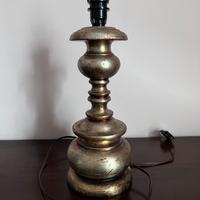 Piede per lampada in legno