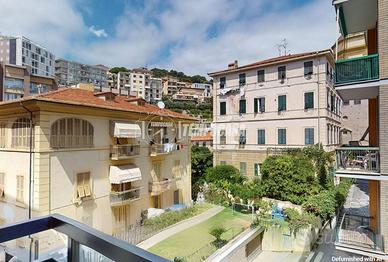 TRILOCALE IN CENTRO, 50 METRI DAL MARE