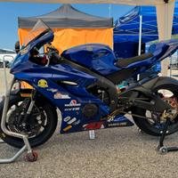 Yamaha R6 pista