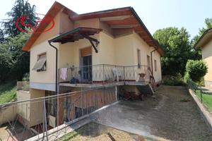 Casa indipendente di 157 m² con 5 locali e box aut
