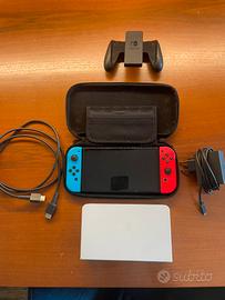 Nintendo Switch OLED accessoriata
