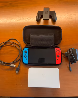 Nintendo Switch OLED accessoriata