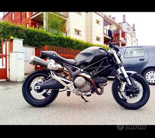 Monster 696