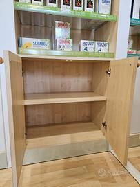 Mobile con espositori legno chiaro