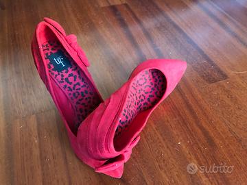 Scarpa camoscio rossa nuova