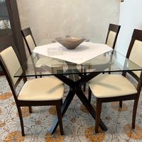 Tavolo in vetro con sedie