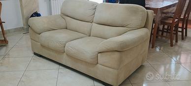 Divano 2 posti  beige comodissimo