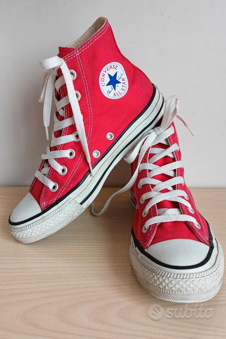 Converse nere e outlet rosse