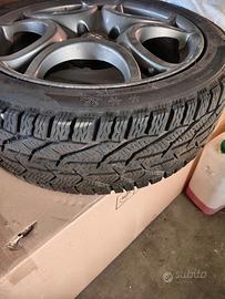 4 GOMME TERMICHE CON CERCHI IN LEGA DI UNA ALFA RO