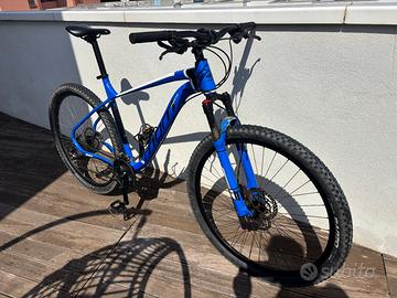 bici MTB marca MBM 29" blu