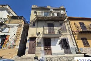 CALATAFIMI ALTA: APPARTAMENTO SU 2 LIVELLI CON