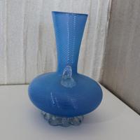 Vaso azzurro rigato in vetro soffiato di Murano