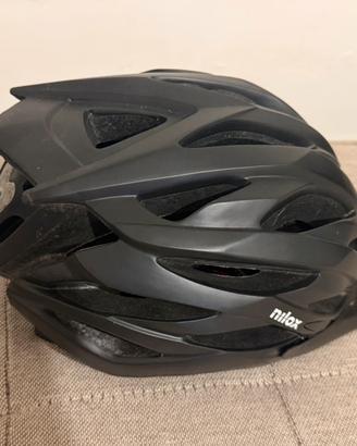 casco per monopattino o bici