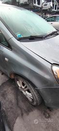 OPEL CORSA 2010 PARAFANGO ANTERIORE SX/DX