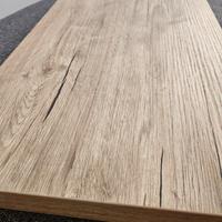 Mensole in legno con supporti invisibili