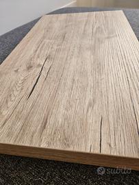 Mensole in legno con supporti invisibili