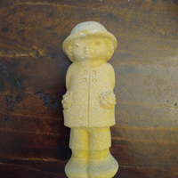 Statuina di Bambino in pietra vintage