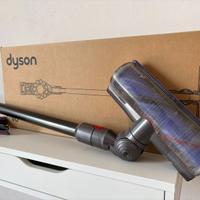 Dyson V8