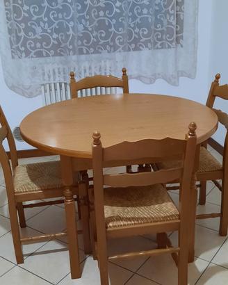 Tavolo cucina rotondo allungabile con 4 sedie. 