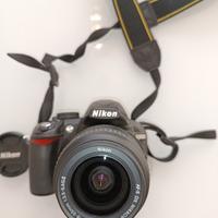 Nikon D3100 con obiettivo 18-55mm