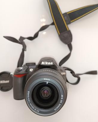 Nikon D3100 con obiettivo 18-55mm
