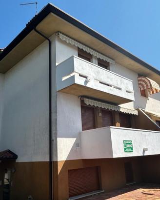 VILLASCHIERA TRICAMERE CON SCOPERTO DI PROPRIETà!