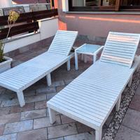 Tavolo con sedie da esterno + lettini prendisole